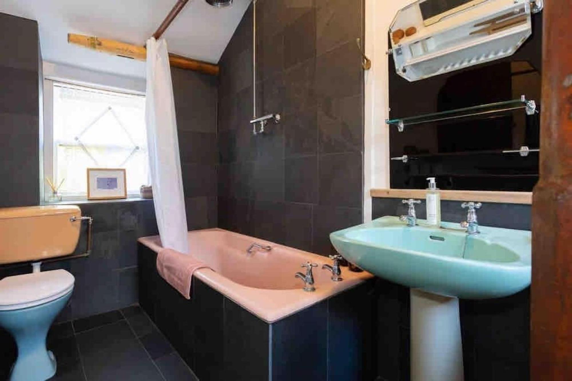 Janies Cottage~ Mousehole~Eclectic Interiors & Vintage Charm Exterior foto